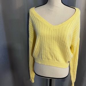 Hollister yellow crop sweater long sleeve womwns size medium